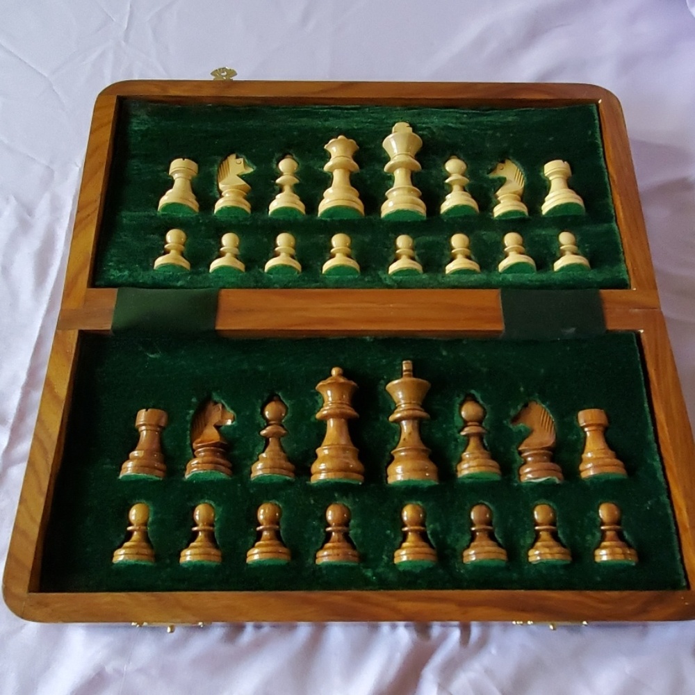 Wooden Chess Set: Universal Standard Bo